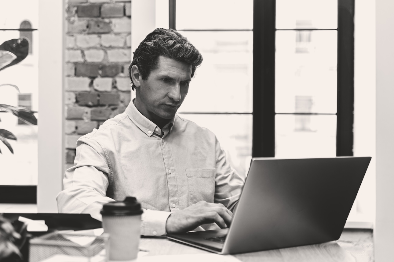 cerrar-sobre-joven-empresario